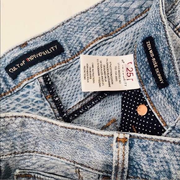 Cult of Individuality Midrise Jeans Python Print - Picture 3 of 6